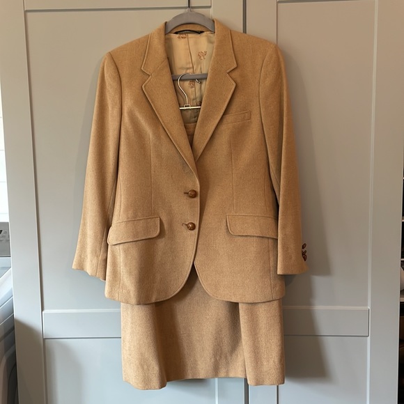 Jos.A Bank executive collection camel hair skirt and blazer suit set - Picture 2 of 10